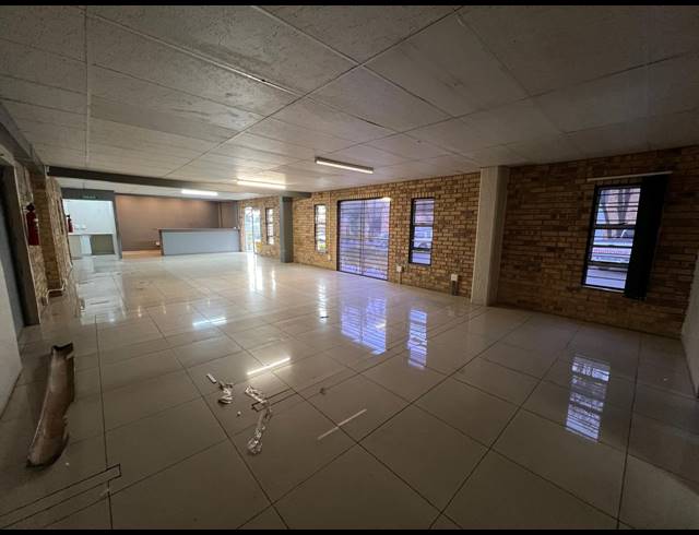 601M² WAREHOUSE TO LET IN LASER PARK